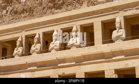 Le temple funéraire de Hatchepsout à Deir el-Bahari, Louxor, Égypte Banque D'Images