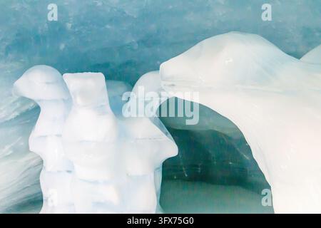 Sculptures de glace dans le Palais de glace de la gare de Jungfraujoch en Suisse Banque D'Images