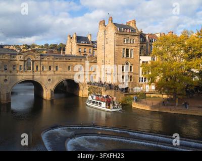 Pont Pulteney, rivière Avon, Bath, The West County, Royaume-Uni. Banque D'Images