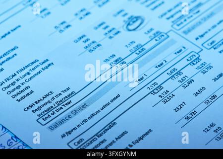 Rapport de bilan financier montrant les données de comptabilité d'entreprise Banque D'Images