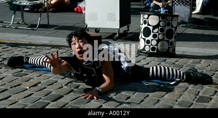 Japanese female street Performer, Edinburgh Fringe Festival, Ecosse UK Europe Banque D'Images