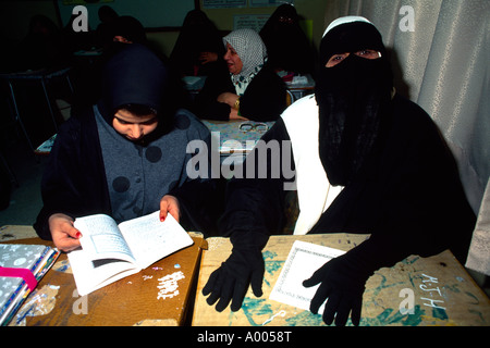 La ville de Koweït Koweït Femmes à après-midi classe coranique Banque D'Images