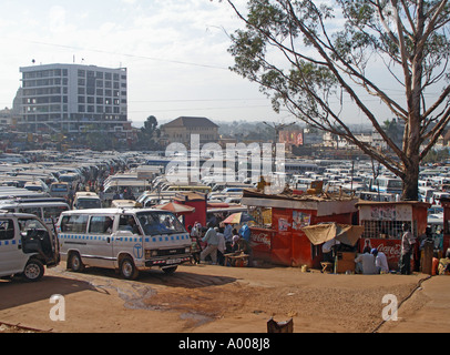 Feuilles MINIBUS TAXI Taxi de Kampala, Ouganda Parc Banque D'Images