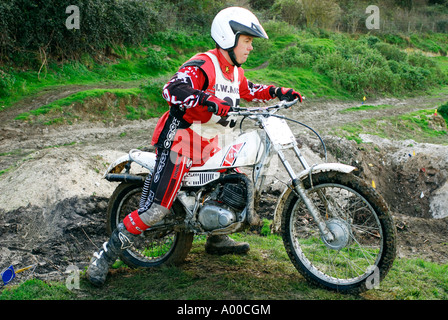 Essais Moto rider difficile négociation section de cours sur machine spécialiste / moto Banque D'Images