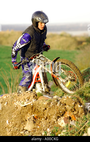 Essais Moto rider difficile négociation section de cours sur machine spécialiste / moto Banque D'Images