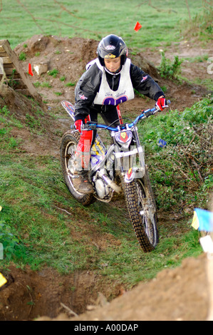 Essais Moto rider difficile négociation section de cours sur machine spécialiste / moto Banque D'Images