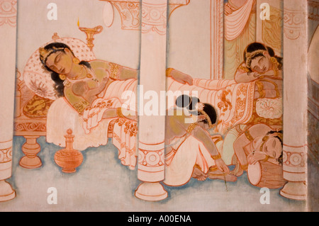 Peinture murale de Mayadevi dormant avec son fils Bouddha dans le temple bouddhiste Mahabodhi à Sarnath, Inde. Banque D'Images