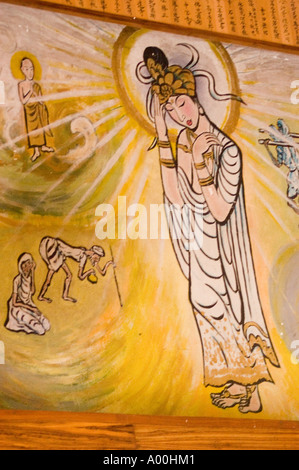 Peinture murale de la mère de Bouddha Mayadevi au temple bouddhiste japonais de Bodhgaya, Bihar, Inde. Murale religieuse traditionnelle Banque D'Images