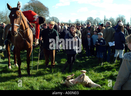 Les partisans de recherche de répondre à Dorchester Dorset deux jours après l'interdiction de chasse est devenue loi en Angleterre UK Fox hunting Banque D'Images