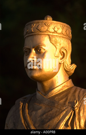Statue de Bhanu Bhakta Acharya, poète national népalais, sur la place Chowrasta à Darjeeling, au Bengale occidental, en Inde. Banque D'Images