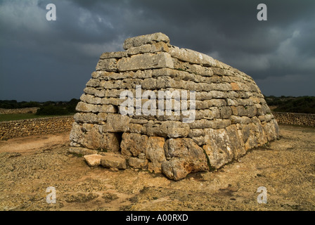 dh Naveta NAVETA DES TUDONS MENORCA PreTalayotic chambre tombe la plus ancienne maison couverte en Espagne tombe chamberée Banque D'Images