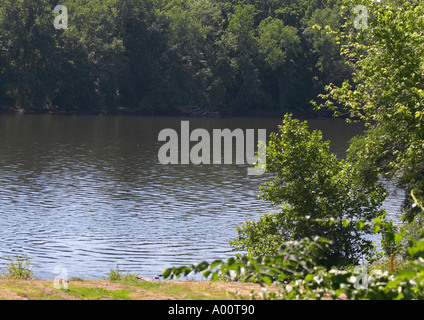 Donnant sur la rivière Delaware entre le New Jersey et New York USA Banque D'Images