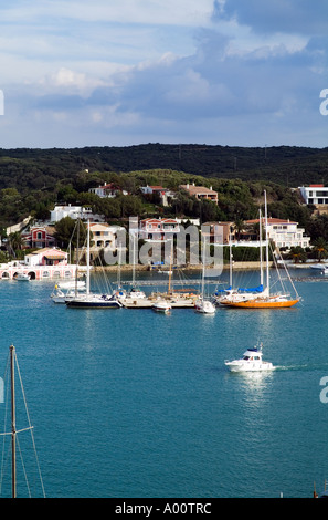 Port Mahon MENORCA Mao dh plaisir motor yacht port de Mahon arrivant à Anchorage yacht marina port Banque D'Images