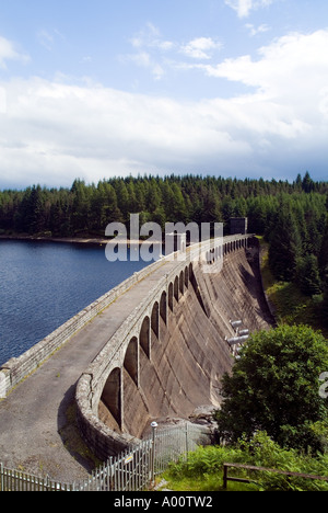 barrage dh Laggan LOCH LAGGAN INVERNESSSHIRE Scotland réservoir de barrage hydroélectrique de la fonderie d'aluminium source d'énergie de la rivière Spean Hydropower uk Banque D'Images