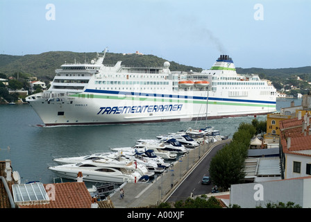 dh Port de Mao MAHON MENORCA Trasmediterranea MF Sorolla ferry Port de Mahon transport de voyage port Banque D'Images