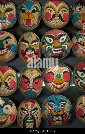 Visages traditionnels tissés à la main sur le vieux quartier d'affichage paniers Hanoi Vietnam Banque D'Images