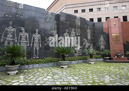 Memorial wall montrant le traitement de prisonniers français et vietnamien infâme prison Hoa Lo a également appelé le Vietnam Hanoi Hilton Banque D'Images