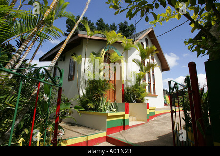 La tombe et mémorial de Bob Marley sur le terrain de la maison d'enfance de la célèbre star du reggae Banque D'Images