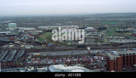 Vue sur le centre de Swindon en Angleterre fin des années 80 Banque D'Images