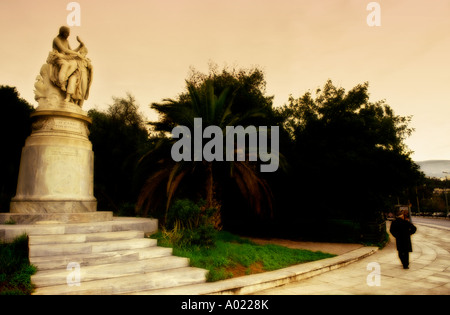 Lord Byron (monument par Chadu et A. Falguière). Athènes. La Grèce. Banque D'Images