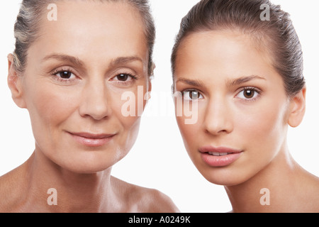 Deux belles femmes, de différents âges Banque D'Images