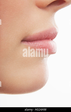 La bouche de la jeune femme, recadré, de profil Banque D'Images