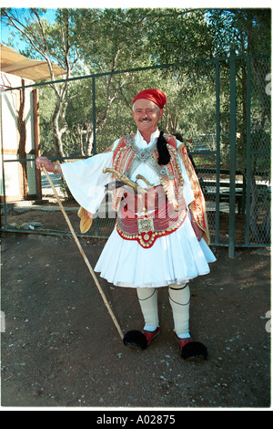 Un homme vêtu de vêtements traditionnels grecs Grèce Athènes Banque D'Images