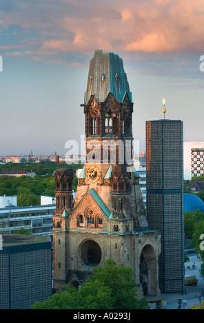 Allemagne Berlin Vue de l'église du souvenir et de Kurfürstendamm Banque D'Images