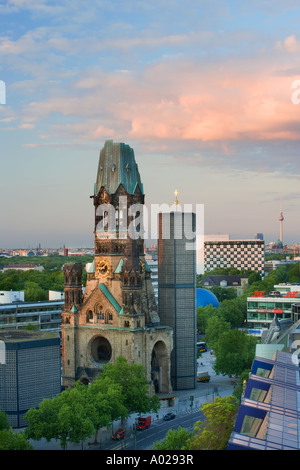 Allemagne Berlin Vue de l'église du souvenir et de Kurfürstendamm Banque D'Images