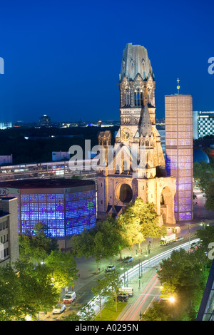 Allemagne Berlin Vue de l'église du souvenir et de Kurfürstendamm Banque D'Images