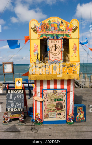 Punch et Judy booth, Aberystwyth, promenade, après-midi d'été, station de divertissement, UK Banque D'Images