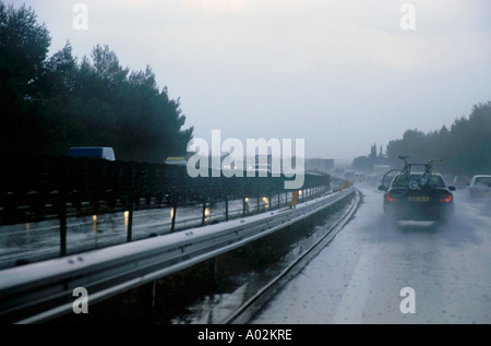 France près de Béziers A9 route après une tempête Banque D'Images