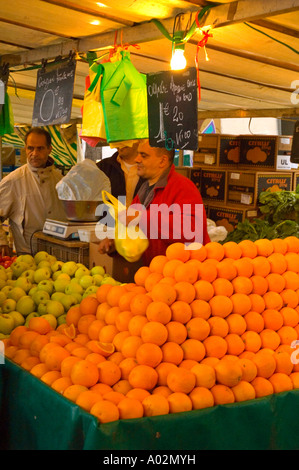 Marché Barbes Oranges Paris France UE Banque D'Images