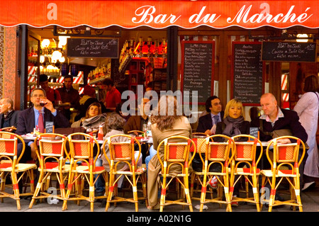 Bar du marche dans la rue de seine dans le quartier de Saint Germain à Paris la capitale de France UE Banque D'Images