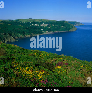 À l'ouest le long de la côte et beauty spot de Countisbury Hill vers Lynton et Lynmouth Devon, Angleterre Nord Harbour Banque D'Images