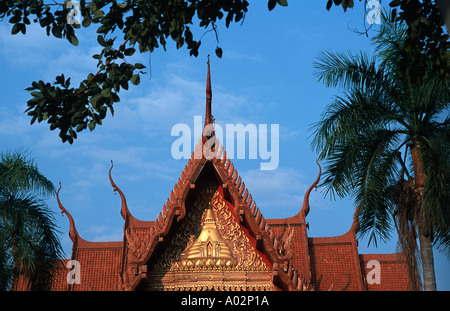 Façade de Wat Sri Ubon Ubon Ratchathani SW Thaïlande 629km de Bangkok Banque D'Images