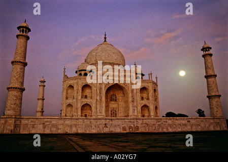 Taj Mahal à Agra, Inde, de nuit. Banque D'Images