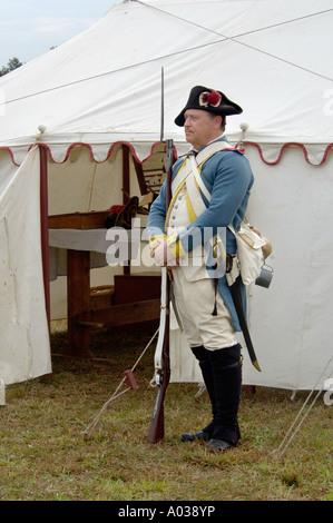 Soldat français la garde du Comte de Rochambeau tente à une reconstitution de la bataille de Yorktown en Virginie. Photographie numérique Banque D'Images