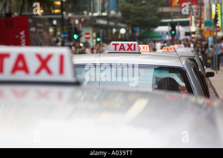 Des taxis attendent en ligne, Hong Kong Banque D'Images