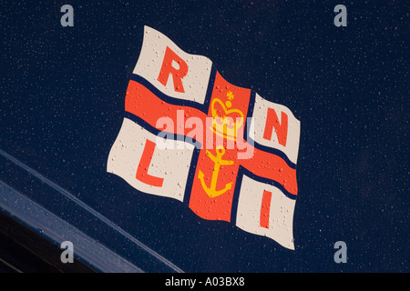 Le drapeau de la RNLI sur insgnia RNLB de sauvetage s'Aldeburgh Freddie Cooper Banque D'Images