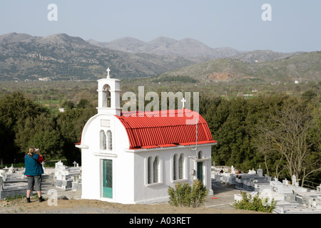 Église près de Kaminaki sur plateau de Lassithi sur l'île grecque de Crète Banque D'Images