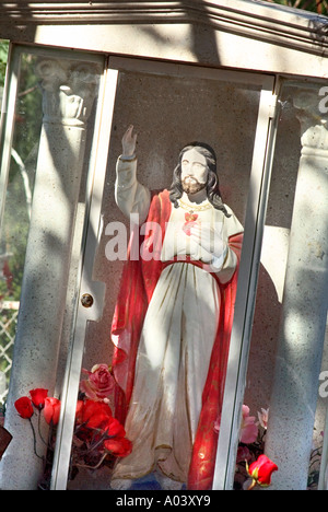 Statue de Jésus Christ dans le cimetière municipal de San Miguel de Allende Mexique Banque D'Images