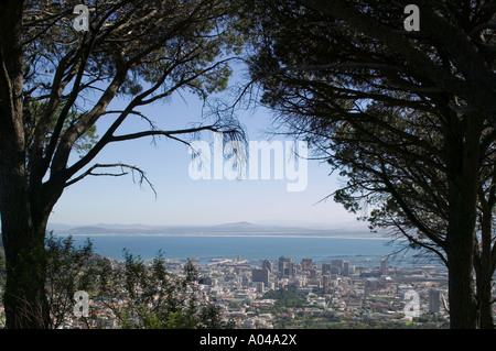 Cape Town Afrique du Sud Table Mountain National Park centre-ville tentaculaire vue à partir de la partie inférieure des flancs de la Montagne de la table Banque D'Images