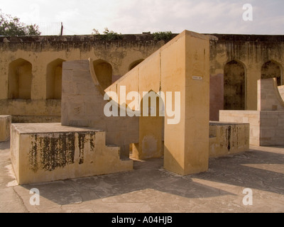 JAIPUR RAJASTHAN INDE Novembre Taureau le signe du zodiaque taureau en plus grand observatoire Jantar Mantar en pierre dans le monde Banque D'Images