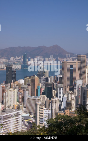 Dh Causeway Bay Hong Kong haut édifice de bureaux et gratte-ciel tour et le port. Banque D'Images