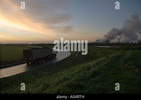 La campagne à l'USINE DE PRODUCTION DE SUCRE BRITANNIQUE À NORFOLK EN ANGLETERRE OÙ WISSINGTON BETTERAVES SONT TRANSFORMÉES EN SUCRE Banque D'Images