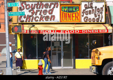 Des Soul Food restaurant diner sur la West 125th Street, Harlem, New York, USA Banque D'Images