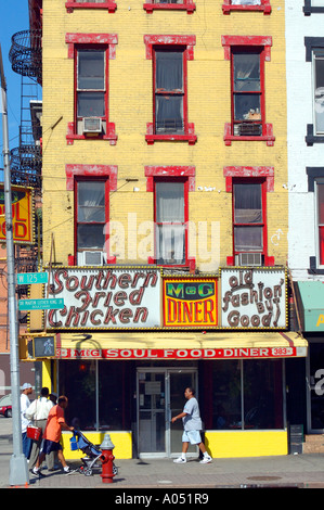 Des Soul Food restaurant diner sur la West 125th Street, Harlem, New York, USA Banque D'Images