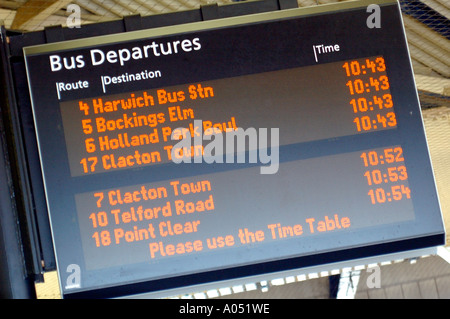 Calendrier des départs de bus électronique signe à Clacton On Sea, Essex, UK Banque D'Images