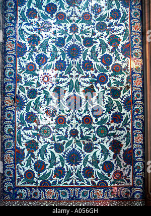 Panneau tuile d'Iznik à partir de la mosquée de Sokullu Mehmet Pacha, Istanbul, Turquie Banque D'Images